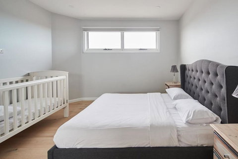 Harbour Horizons - Balcony BBQs And Calm Water Views - Accommodation Bookings 2
