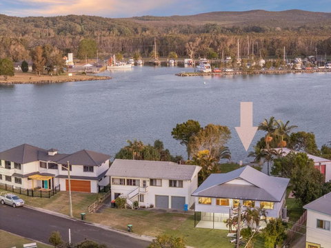 Harbour View - 5 McDonald Place - Accommodation Bookings 1