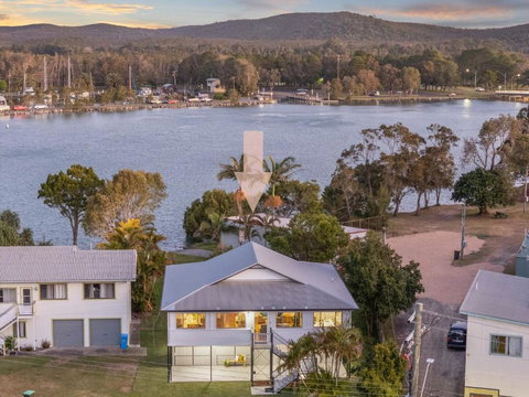 Harbour View - 5 McDonald Place - Accommodation Bookings 3