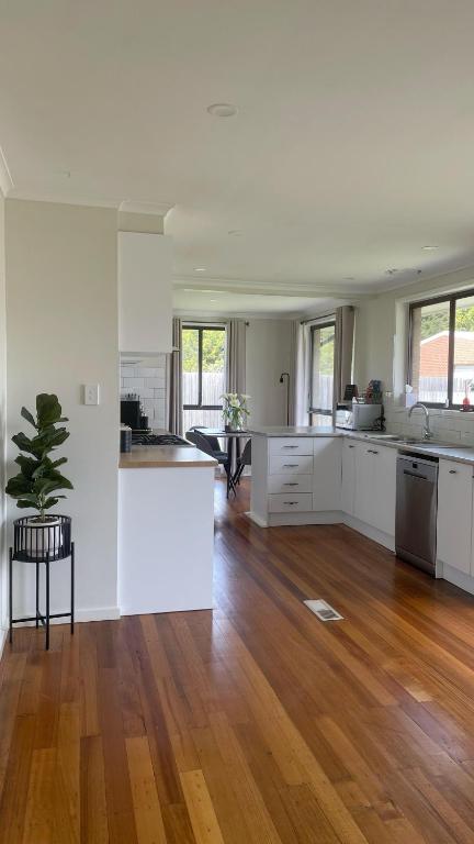 Heart Of Romsey - Central Location & Pet Friendly - Accommodation Bookings 2