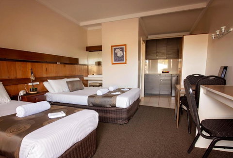 Hi Way Eight Motor Inn - Accommodation Bookings 2