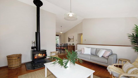 Hidden Treasure - Family Friendly Holiday Home - Accommodation Bookings 3