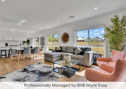 Hideaway On Curran - Modern & Comfy Retreat In CBD Firepit - Accommodation Bookings 0