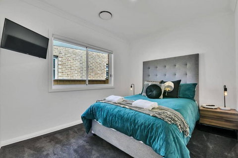 Hideaway On Curran - Modern & Comfy Retreat In CBD Firepit - Accommodation Bookings 2
