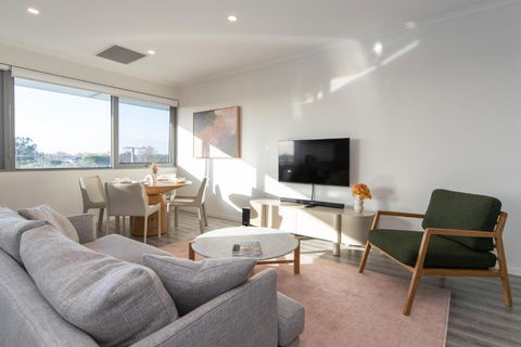 Hilton Executive Apartments - Accommodation Bookings 0