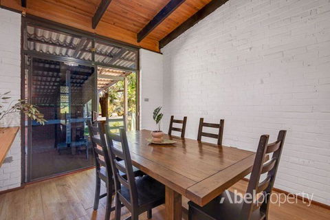 Historical Cottage In The Hills - Accommodation Bookings 1