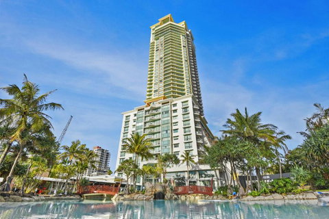 Holiday Holiday Crown Towers - Accommodation Bookings 1