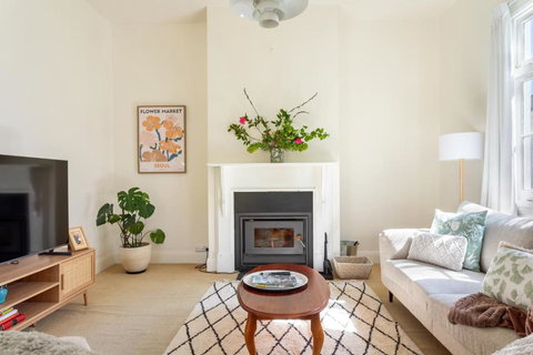 Hollybrooke Cottage, East Launceston - Accommodation Bookings 1