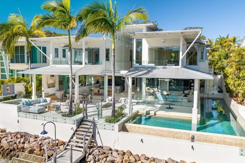 Iluka, Luxurious Riverfront Retreat - Accommodation Bookings 3