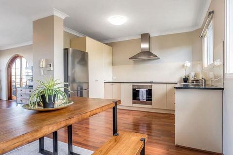 Inner City Pad Indooroopilly - Accommodation Bookings 2
