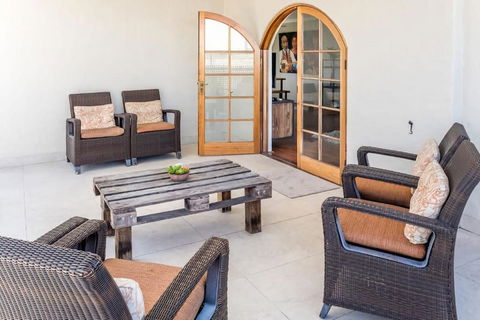 Inner City Pad Indooroopilly - Accommodation Bookings 3