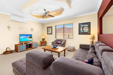 Home Away From Home At Corlette - Accommodation Bookings 1