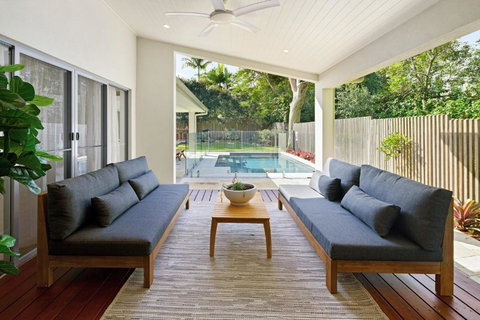 Home Away From Home At Dicky Beach - Accommodation Bookings 0