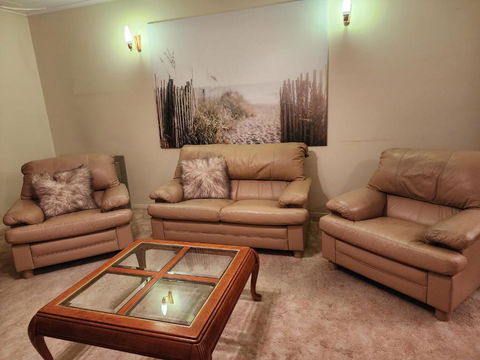 Home Offers Stunning Views - Accommodation Bookings 0