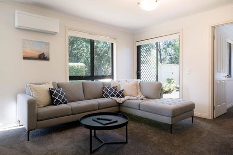 Homely Unit Located Near The City With Parking And Wifi - Accommodation Bookings 0