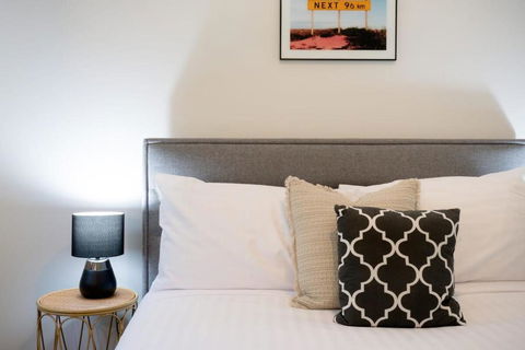 Homely Unit Located Near The City With Parking And Wifi - Accommodation Bookings 1