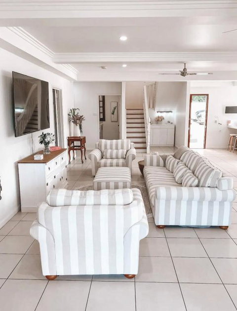 Homestead On The Range - Sleeps 12 - Accommodation Bookings 1