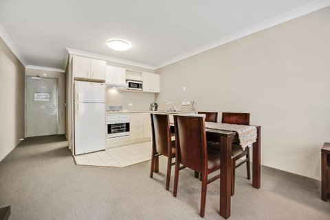 Horizons 115 - Lake Front Studio L Pool L Tennis Court L Bar - Accommodation Bookings 3