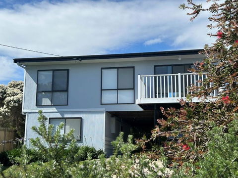 Iconic Beach House On Bruce - Accommodation Bookings 0