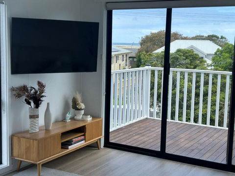 Iconic Beach House On Bruce - Accommodation Bookings 2