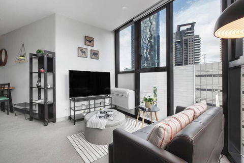 Iconic Southbank Locale Meets Modern Comfort - Accommodation Bookings 2