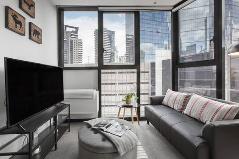 Iconic Southbank Locale Meets Modern Comfort - Accommodation Bookings 3