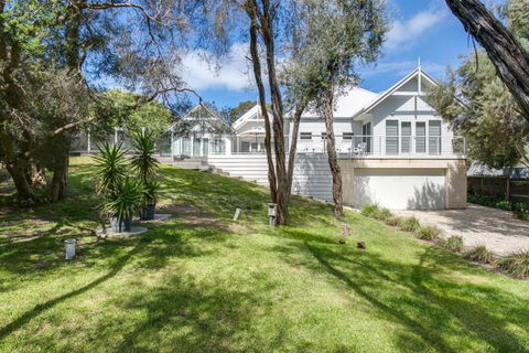 Idyllic Beach House Blairgowrie - 100m To Foreshore, 700m Walk To Village - Accommodation Bookings 3