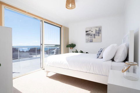 Idyllic Weymouth Retreat With Ocean Views - Accommodation Bookings 3
