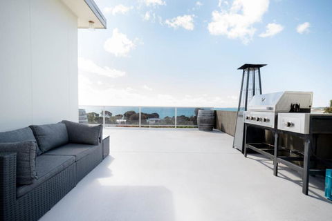 Idyllic Weymouth Retreat With Ocean Views - Accommodation Bookings 0