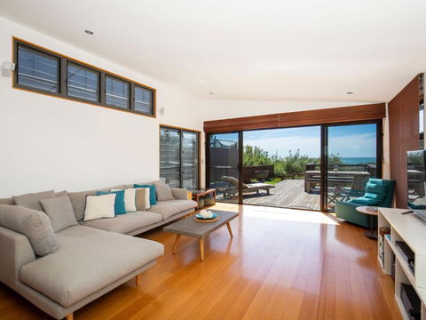 Illaroo Absolute Beachfront With Spa - Accommodation Bookings 1