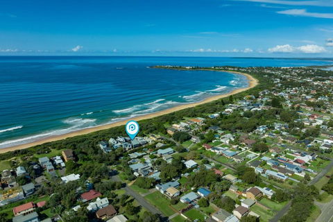 Illaroo Absolute Beachfront With Spa - Accommodation Bookings 2