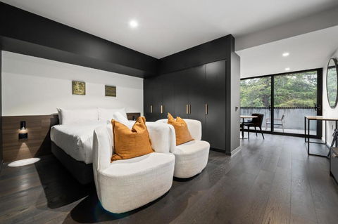 Immaculate Braddon Studio With Accessible Bathroom - Accommodation Bookings 1
