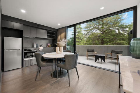 Immaculate Braddon Studio With Accessible Bathroom - Accommodation Bookings 0