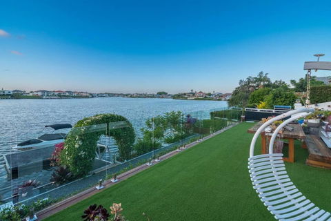 Immaculate Waterfront Residence-Masterpiece - Accommodation Bookings 1