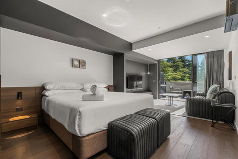 Impeccable Braddon Studio With Outdoor Dining - Accommodation Bookings 0