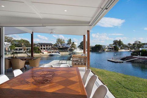 INCREDIBLE VALUE - Perfect For Large Families - Accommodation Bookings 3