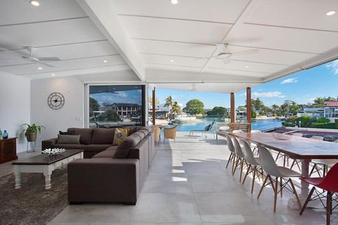 INCREDIBLE VALUE - Perfect For Large Families - Accommodation Bookings 2