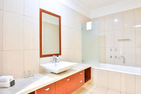 Indulge Apartments - Langtree - Accommodation Bookings 3