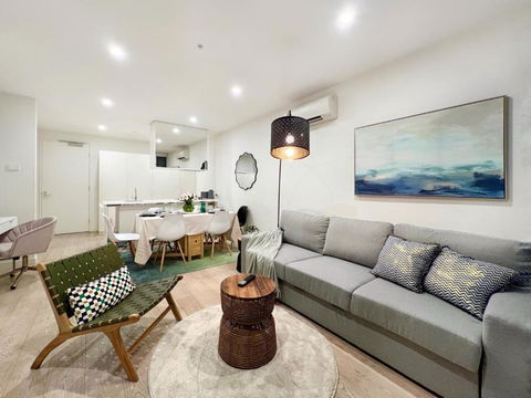 Indulge Luxury Holiday Near Brighton Beach With Private Garden Parking - Accommodation Bookings 1