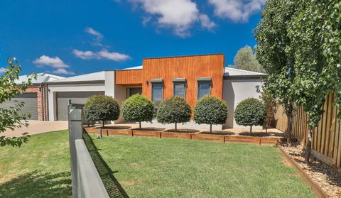 Indulge Luxury Homes - Dockside Marina - Accommodation Bookings 0
