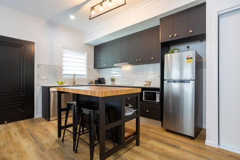 Industrial Luxe Villa - Boutique 1 Bedroom Luxury Villa - Accommodation Bookings 1