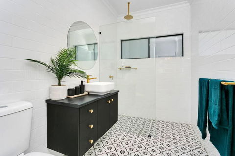 Industrial Luxe Villa - Boutique 1 Bedroom Luxury Villa - Accommodation Bookings 3