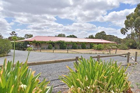 Inglewood Motel And Caravan Park Victoria - Accommodation Bookings 3