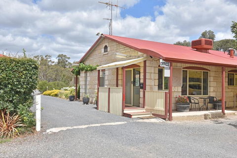 Inglewood Motel And Caravan Park Victoria - Accommodation Bookings 1