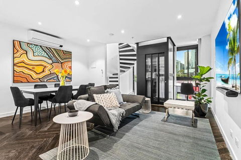 Inner City 4 Level Luxury Townhouse & Lift 3BR 3BTH - Accommodation Bookings 0