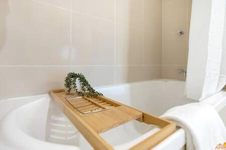 Inner City Cairns Vacation Unit - Accommodation Bookings 2