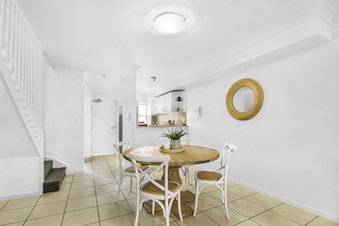 Inner-City 2-Bed With Balcony & Undercover Parking - Accommodation Bookings 3