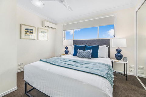 Inner-City 2-Bed With Balcony & Undercover Parking - Accommodation Bookings 1