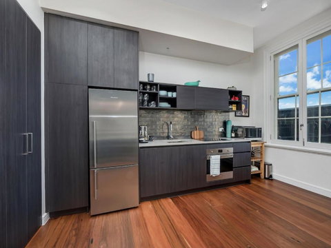 Inner-City Apartment Minutes Walk To Dining Hubs - Accommodation Bookings 0