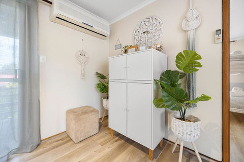 INVERLOCH - 2 Separate Houses In One! - Accommodation Bookings 3